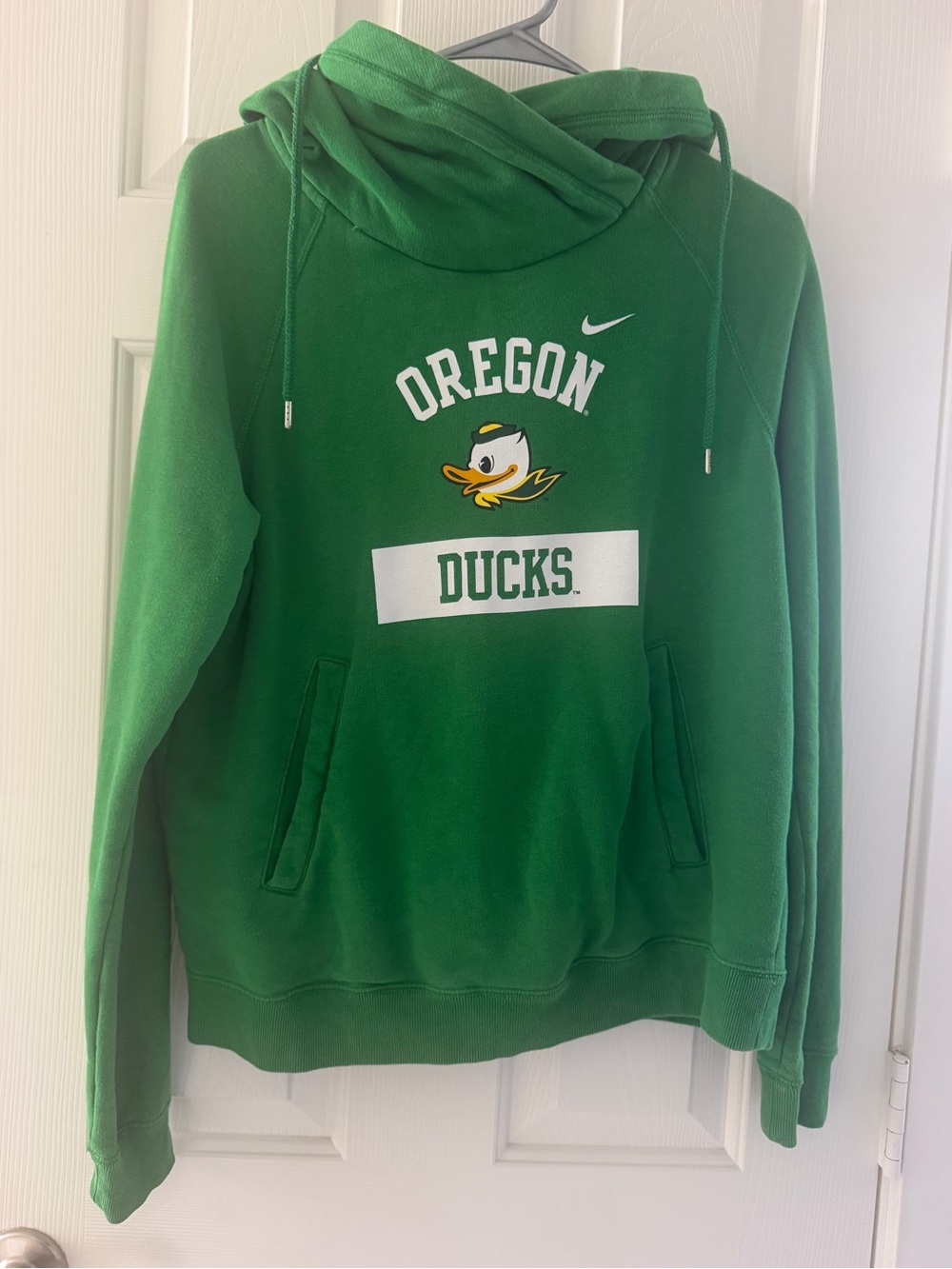 Nike Women’s Oregon Ducks Green Hooded Sweatshirt, Size M